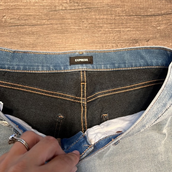 Mid Rise Light Wash Skinny Jeans - Picture 2 of 3